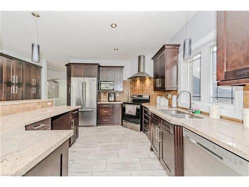 2 Bethany Court, Cambridge, ON - Indoor Photo Showing Kitchen With Double Sink With Upgraded Kitchen