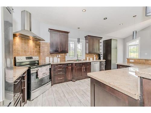 2 Bethany Court, Cambridge, ON - Indoor Photo Showing Kitchen With Upgraded Kitchen