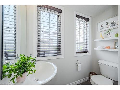 E-235 Rachel Crescent, Kitchener, ON - Indoor Photo Showing Bathroom