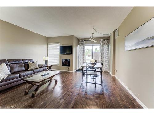 102-260 Sheldon Avenue N, Kitchener, ON - Indoor Photo Showing Living Room