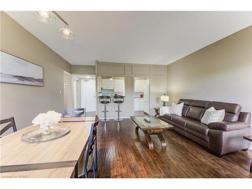 102-260 Sheldon Avenue N, Kitchener, ON - Indoor Photo Showing Living Room