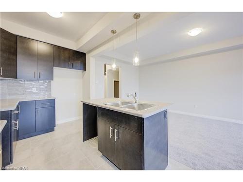 7374 Marvel Drive, Niagara Falls, ON - Indoor Photo Showing Kitchen With Double Sink