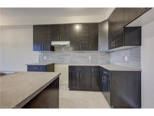 7374 Marvel Drive, Niagara Falls, ON - Indoor Photo Showing Kitchen