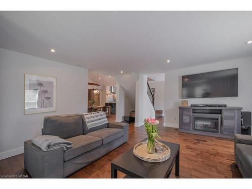 584540 Beachville Road, Woodstock, ON - Indoor Photo Showing Living Room