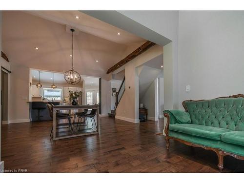 584540 Beachville Road, Woodstock, ON - Indoor Photo Showing Living Room