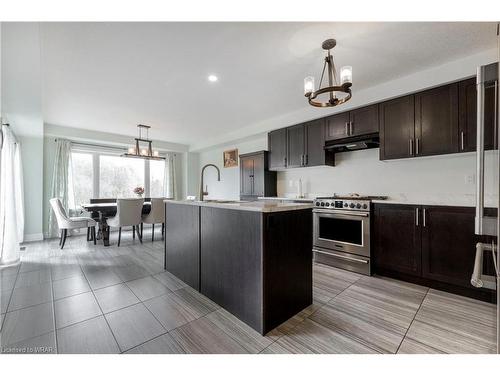 44 Newcastle Court, Kitchener, ON - Indoor Photo Showing Kitchen With Upgraded Kitchen