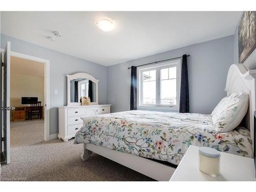 44 Newcastle Court, Kitchener, ON - Indoor Photo Showing Bedroom