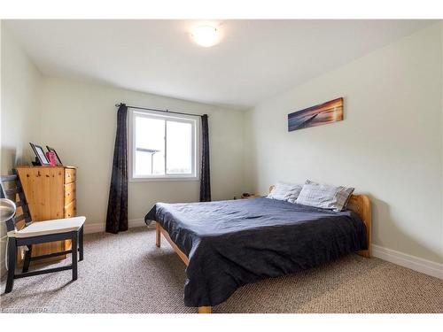 44 Newcastle Court, Kitchener, ON - Indoor Photo Showing Bedroom