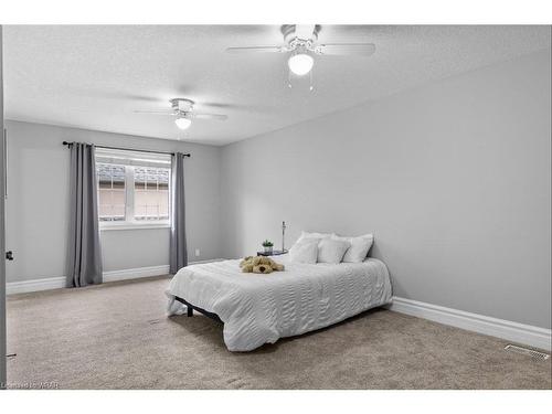 423 Deer Ridge Drive, Kitchener, ON - Indoor Photo Showing Bedroom