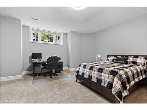 423 Deer Ridge Drive, Kitchener, ON - Indoor Photo Showing Bedroom