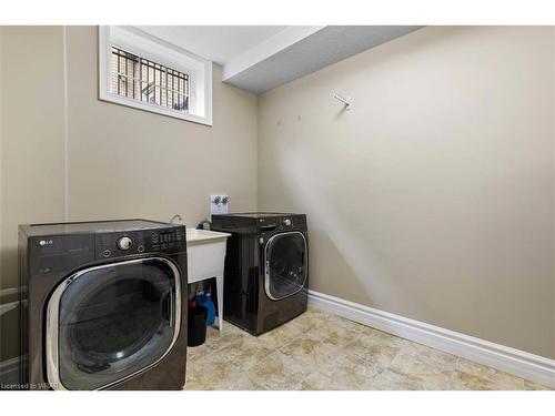 423 Deer Ridge Drive, Kitchener, ON - Indoor Photo Showing Laundry Room