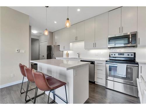 417-690 King Street W, Kitchener, ON - Indoor Photo Showing Kitchen With Upgraded Kitchen