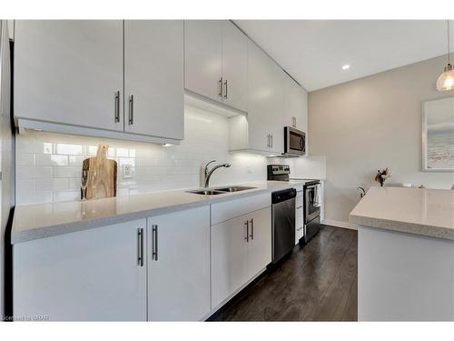 417-690 King Street W, Kitchener, ON - Indoor Photo Showing Kitchen With Double Sink