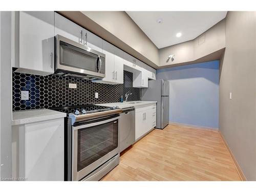 417-690 King Street W, Kitchener, ON - Indoor Photo Showing Kitchen