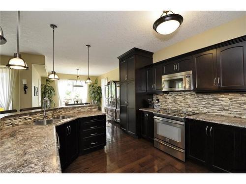 1230 Dunbar Road, Cambridge, ON - Indoor Photo Showing Kitchen With Upgraded Kitchen