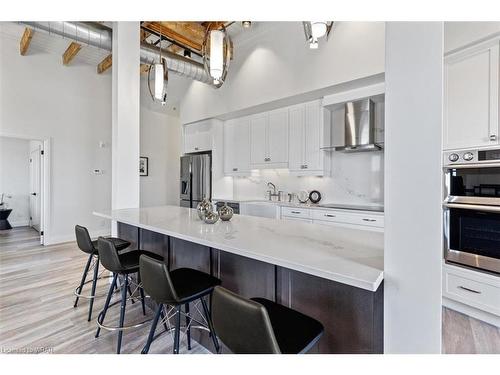 403-19 Guelph Avenue, Cambridge, ON - Indoor Photo Showing Kitchen