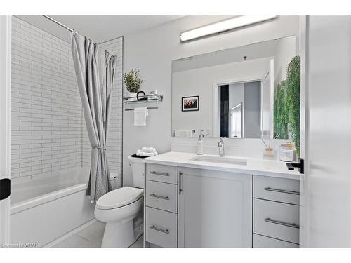 403-19 Guelph Avenue, Cambridge, ON - Indoor Photo Showing Bathroom