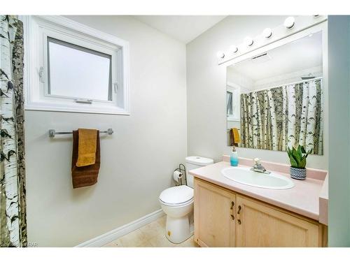 15 Kenley Lane, Cambridge, ON - Indoor Photo Showing Bathroom