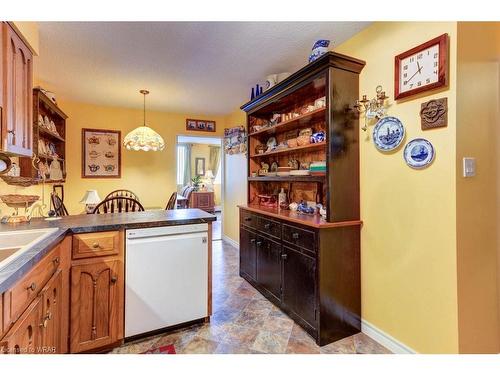 102-380 Champlain Boulevard, Cambridge, ON - Indoor Photo Showing Kitchen