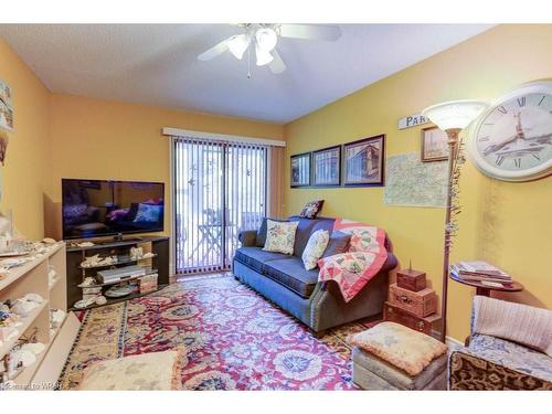 102-380 Champlain Boulevard, Cambridge, ON - Indoor Photo Showing Living Room