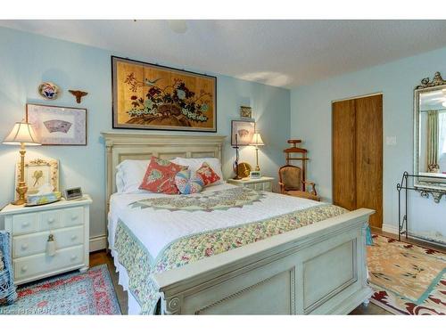102-380 Champlain Boulevard, Cambridge, ON - Indoor Photo Showing Bedroom
