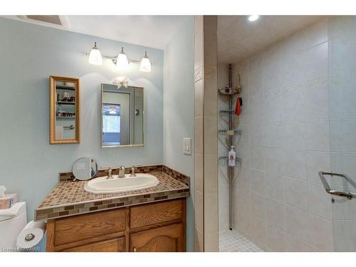 102-380 Champlain Boulevard, Cambridge, ON - Indoor Photo Showing Bathroom