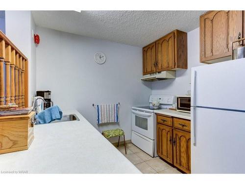 102-380 Champlain Boulevard, Cambridge, ON - Indoor Photo Showing Kitchen