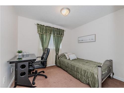 292 Lemon Grass Crescent, Kitchener, ON - Indoor Photo Showing Bedroom