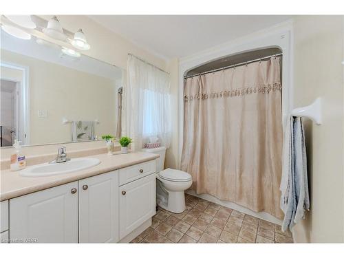 292 Lemon Grass Crescent, Kitchener, ON - Indoor Photo Showing Bathroom