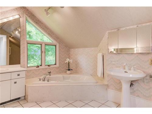 368 Warrington Drive, Waterloo, ON - Indoor Photo Showing Bathroom