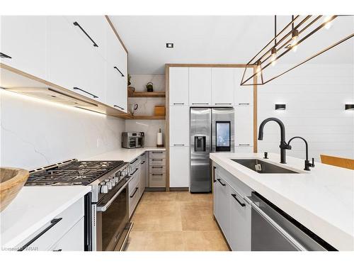 28 Anvil Street, Kitchener, ON - Indoor Photo Showing Kitchen With Upgraded Kitchen