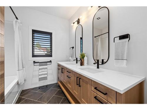 28 Anvil Street, Kitchener, ON - Indoor Photo Showing Bathroom