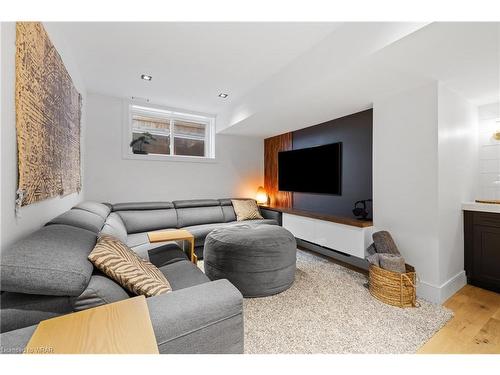 28 Anvil Street, Kitchener, ON - Indoor Photo Showing Living Room
