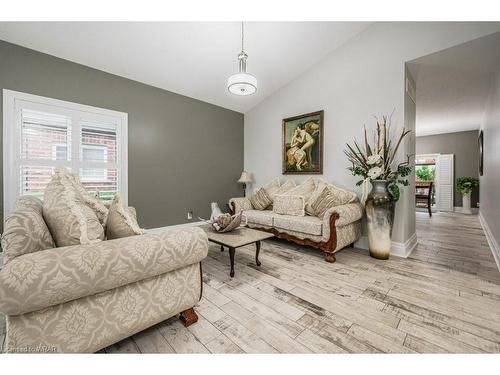 381 Zeller Drive, Kitchener, ON - Indoor Photo Showing Living Room