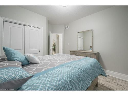 381 Zeller Drive, Kitchener, ON - Indoor Photo Showing Bedroom