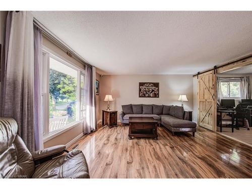 29 Gracefield Crescent, Kitchener, ON - Indoor Photo Showing Living Room