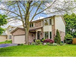 10 Pipers Green Court  Kitchener, ON N2E 3C6