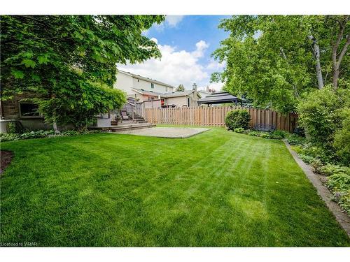 10 Pipers Green Court, Kitchener, ON - Outdoor With Backyard