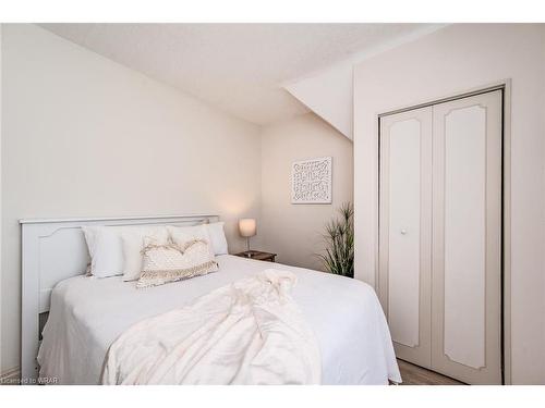 34 Euclid Avenue, Waterloo, ON - Indoor Photo Showing Bedroom