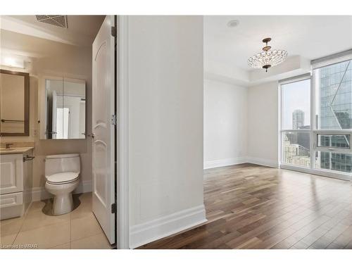 4203-16 Harbour Street, Toronto, ON - Indoor Photo Showing Bathroom