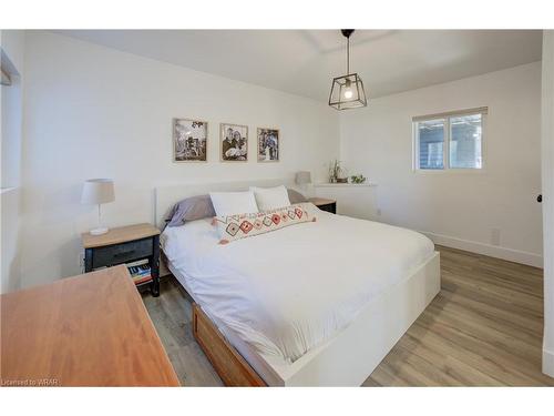 375 Lawrence Avenue, Kitchener, ON - Indoor Photo Showing Bedroom