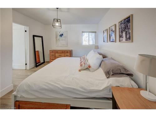 375 Lawrence Avenue, Kitchener, ON - Indoor Photo Showing Bedroom