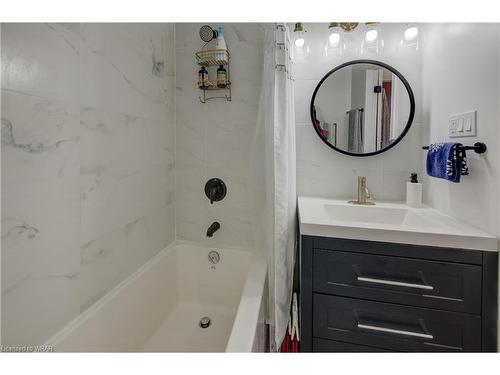 375 Lawrence Avenue, Kitchener, ON - Indoor Photo Showing Bathroom