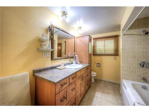 153 Meaford Drive, Waterloo, ON - Indoor Photo Showing Bathroom