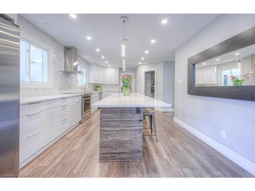 23 Champlain Court, Kitchener, ON - Indoor Photo Showing Kitchen With Upgraded Kitchen