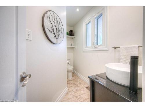 23 Champlain Court, Kitchener, ON - Indoor Photo Showing Bathroom