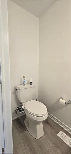 49-461 Blackburn Drive, Brantford, ON - Indoor Photo Showing Bathroom