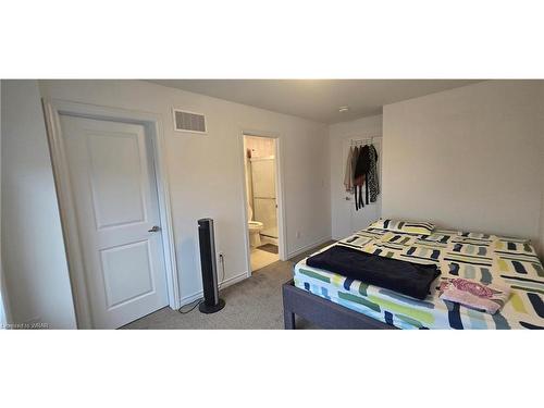 49-461 Blackburn Drive, Brantford, ON - Indoor Photo Showing Bedroom