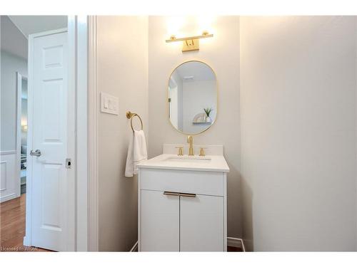 332 Pommel Gate Crescent, Waterloo, ON - Indoor Photo Showing Bathroom