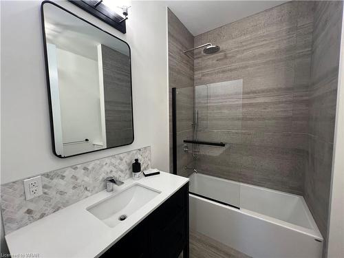 37A Victoria Avenue, Cambridge, ON - Indoor Photo Showing Bathroom